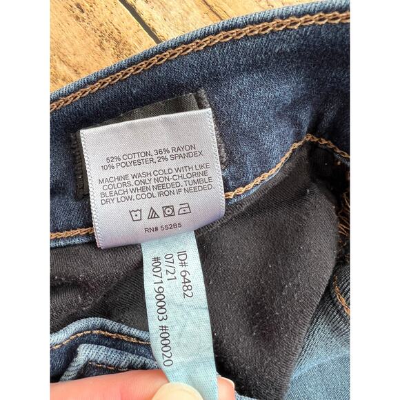 Express High Rise Dark Wash Supersoft Skinny Jeans Color: Dark Wash 16 Regular - Picture 9 of 11